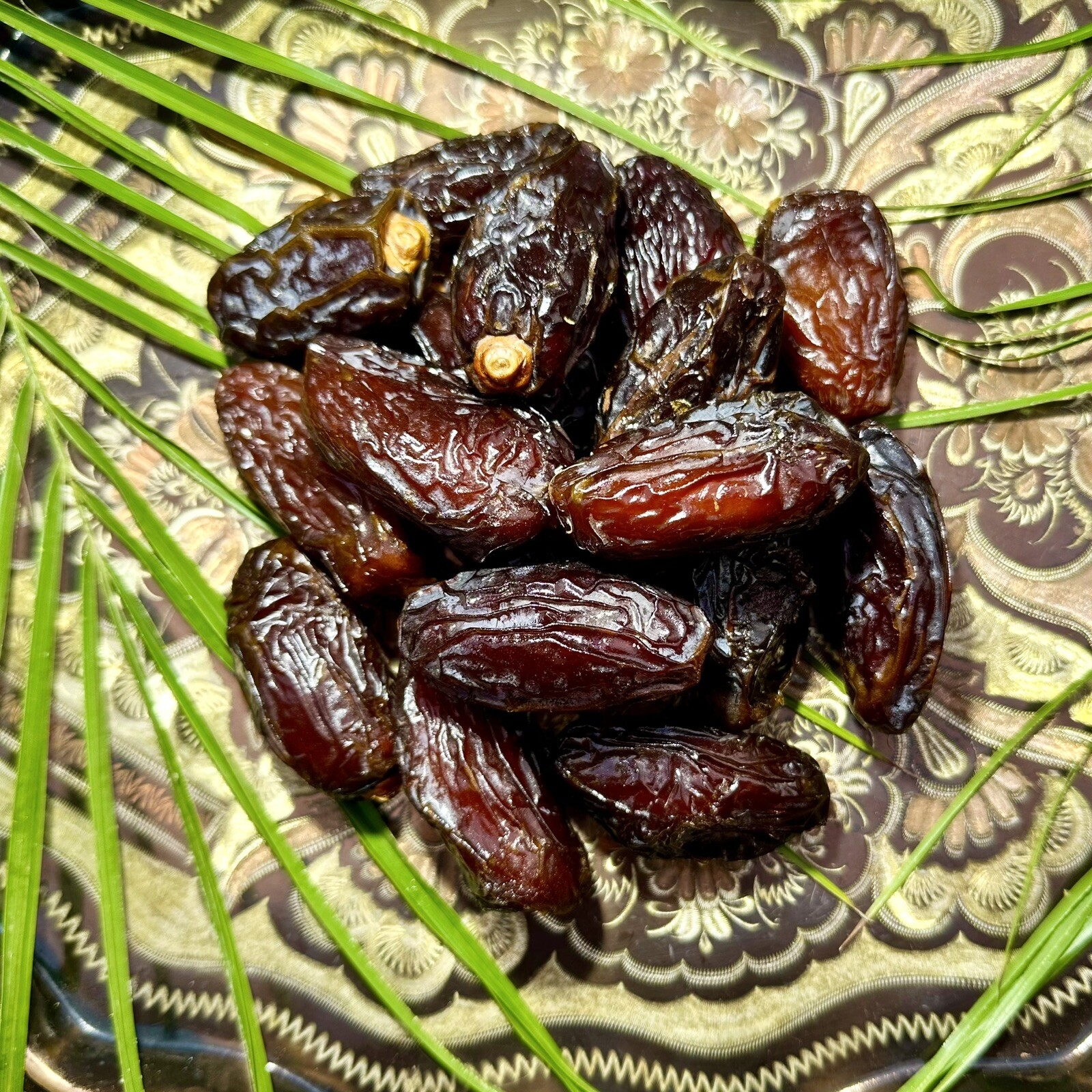 11-LB MEDJOOL DATES. LARGE PREMIUM CALIFORNIA FRESH DATES. FAST FREE SHIPPING.