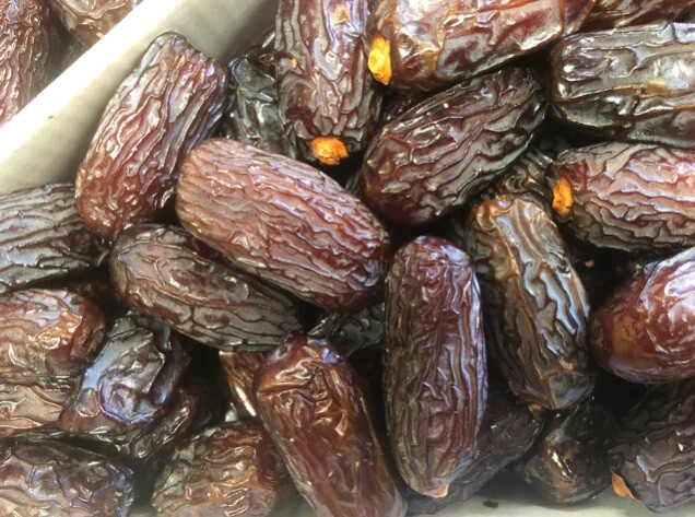 11-LB-SUPER JUMBO MEDJOOL DATES. FRESH CALIFORNIA DATES. JUICY. GOLDENDATESFARM.