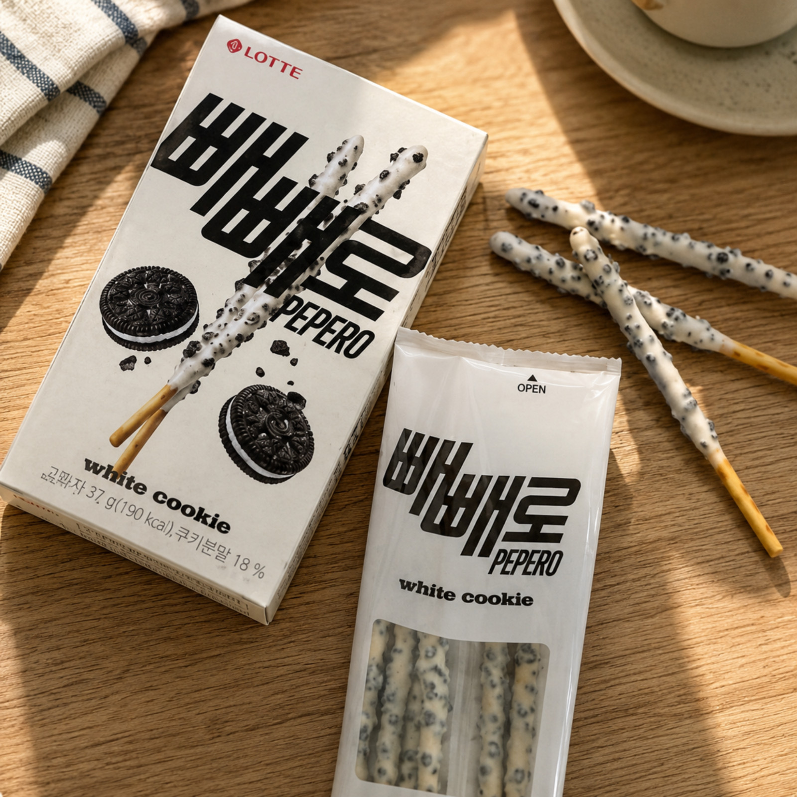 Lotte Pepero White Cookie Chocolate Biscuit Sticks Korean Snack 37 g (1.31 oz)