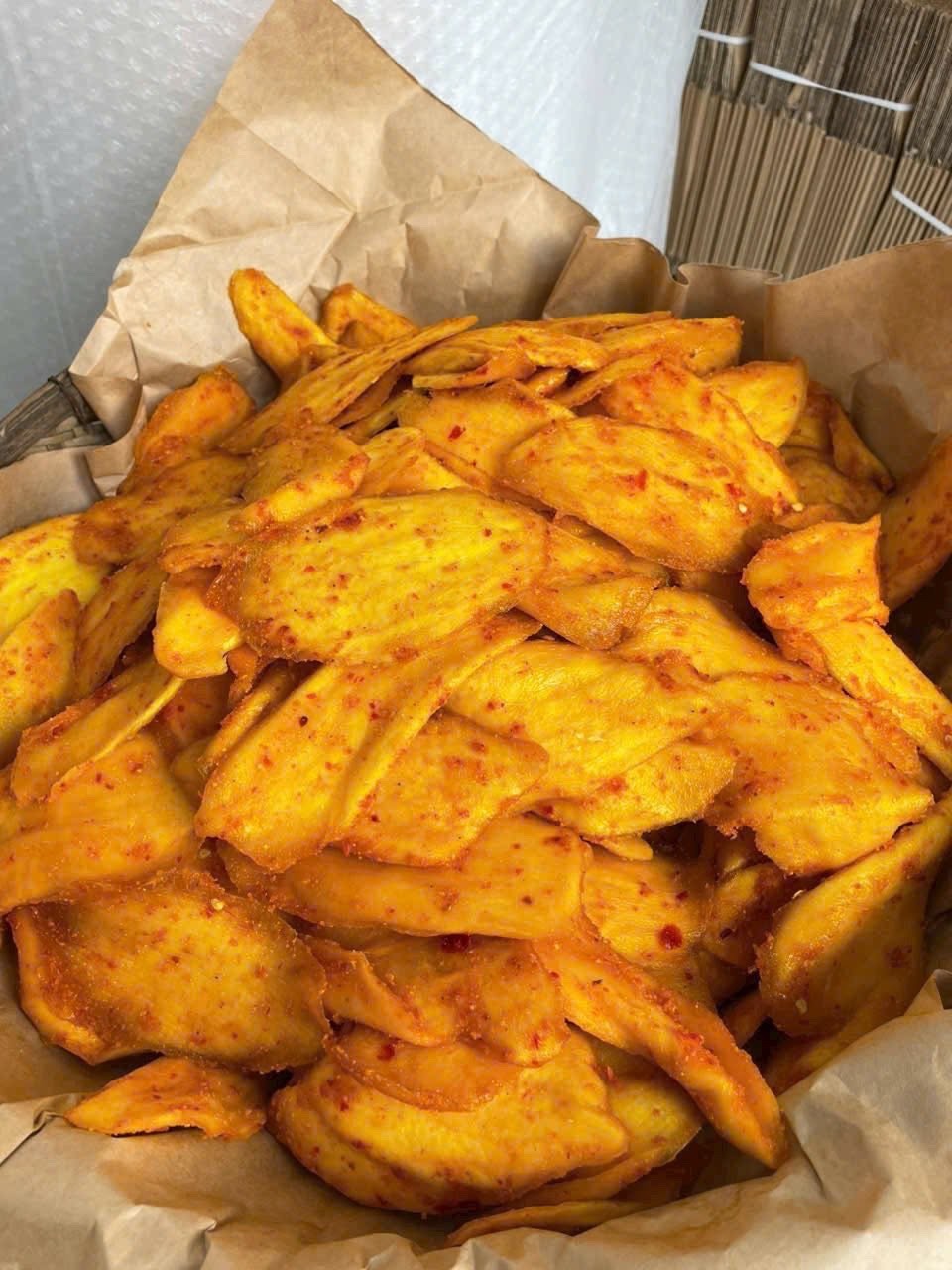 300gram Soft Dried Mango with Chili Salt Sweet & Spicy Tropical Fruit Snack