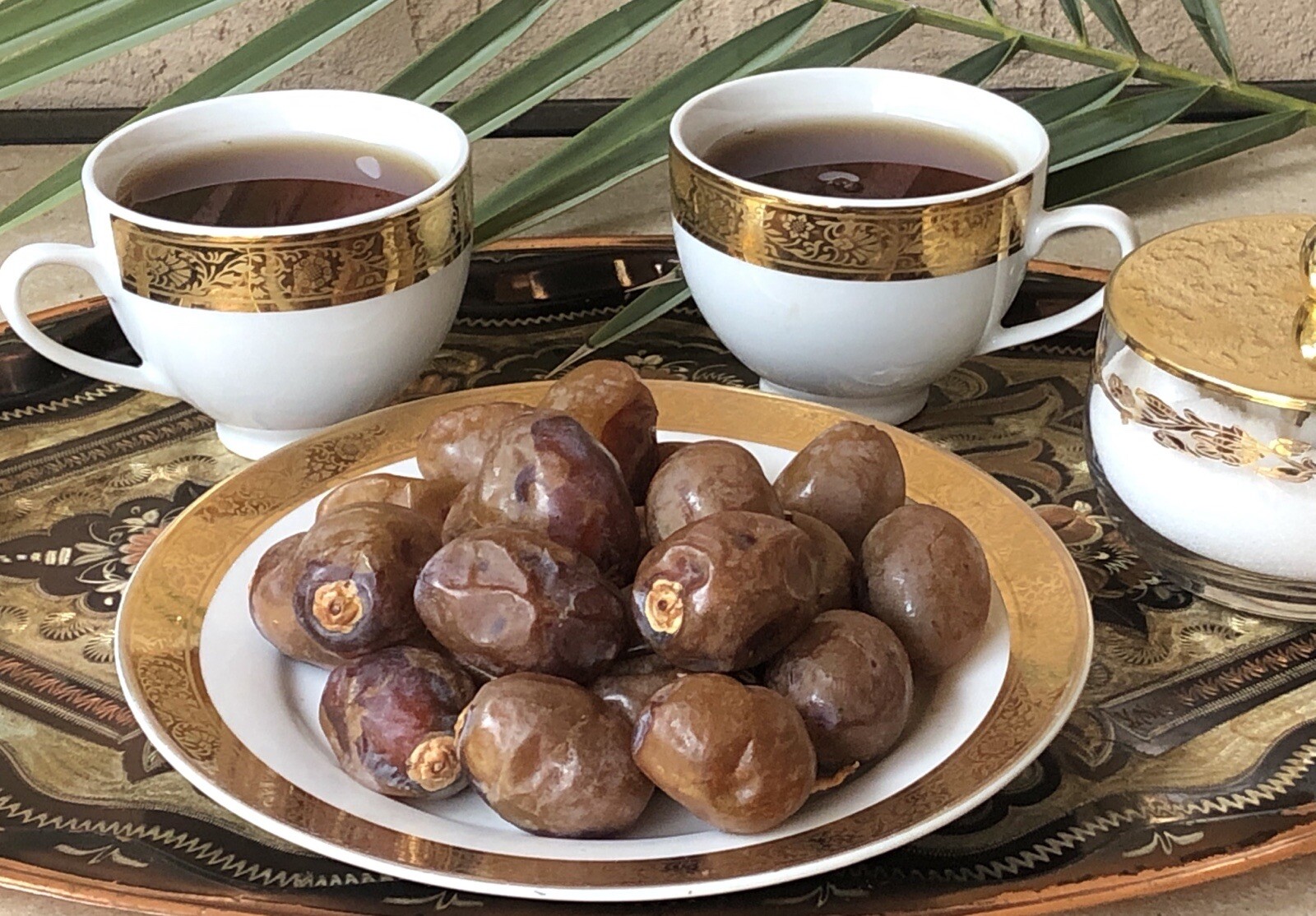 2 LB BARHI DULCE BROWN DATES. FAST FREE SHIPPING.. CALIFORNIA FRESH.